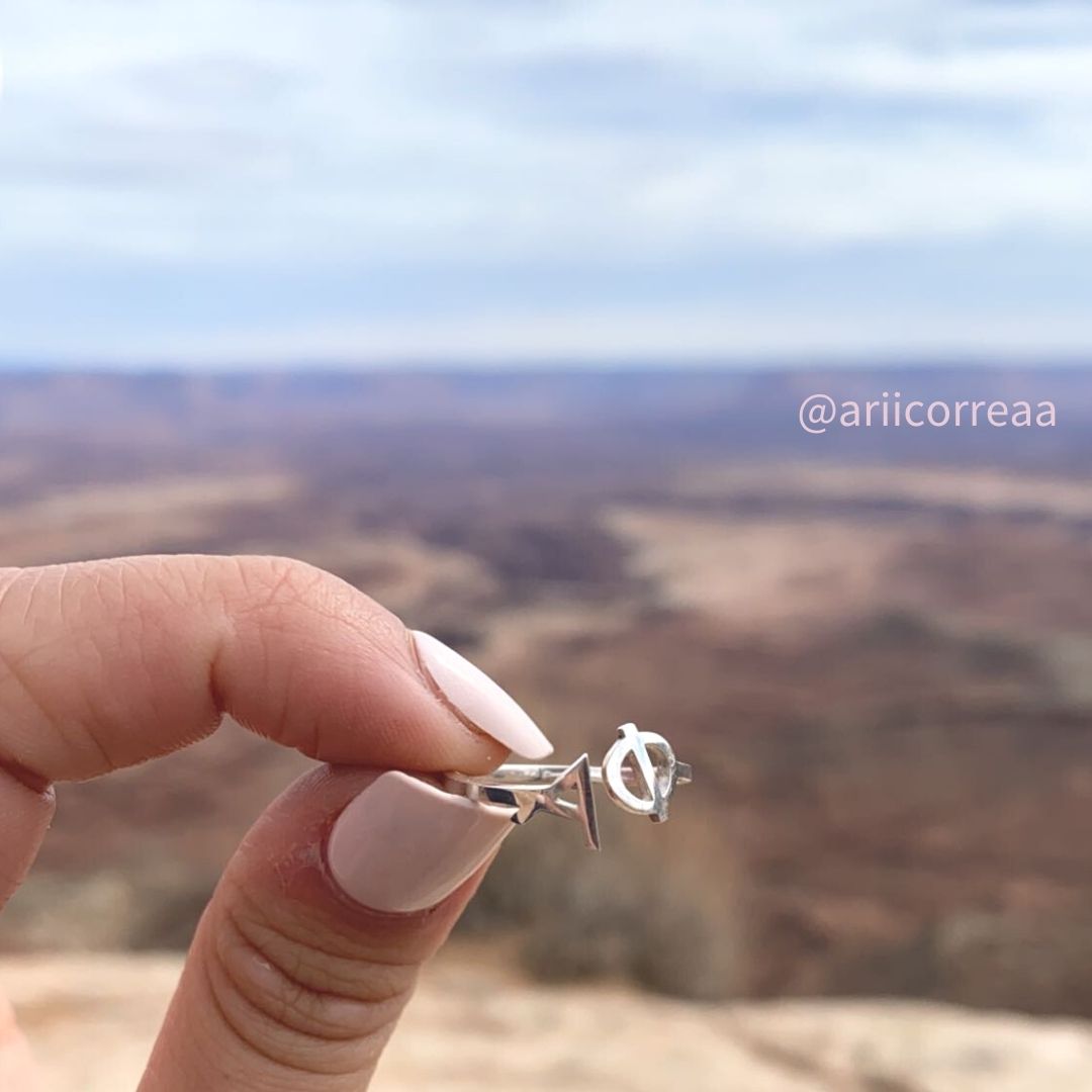 Sterling Silver Alpha Phi (APhi) ring | mazi + zo sorority jewelry @ariicorreaa