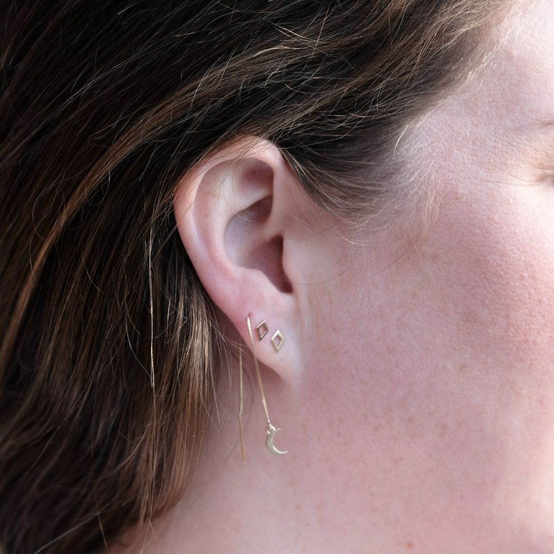 14k Gold Crescent moon threader earrings | mazi + zo