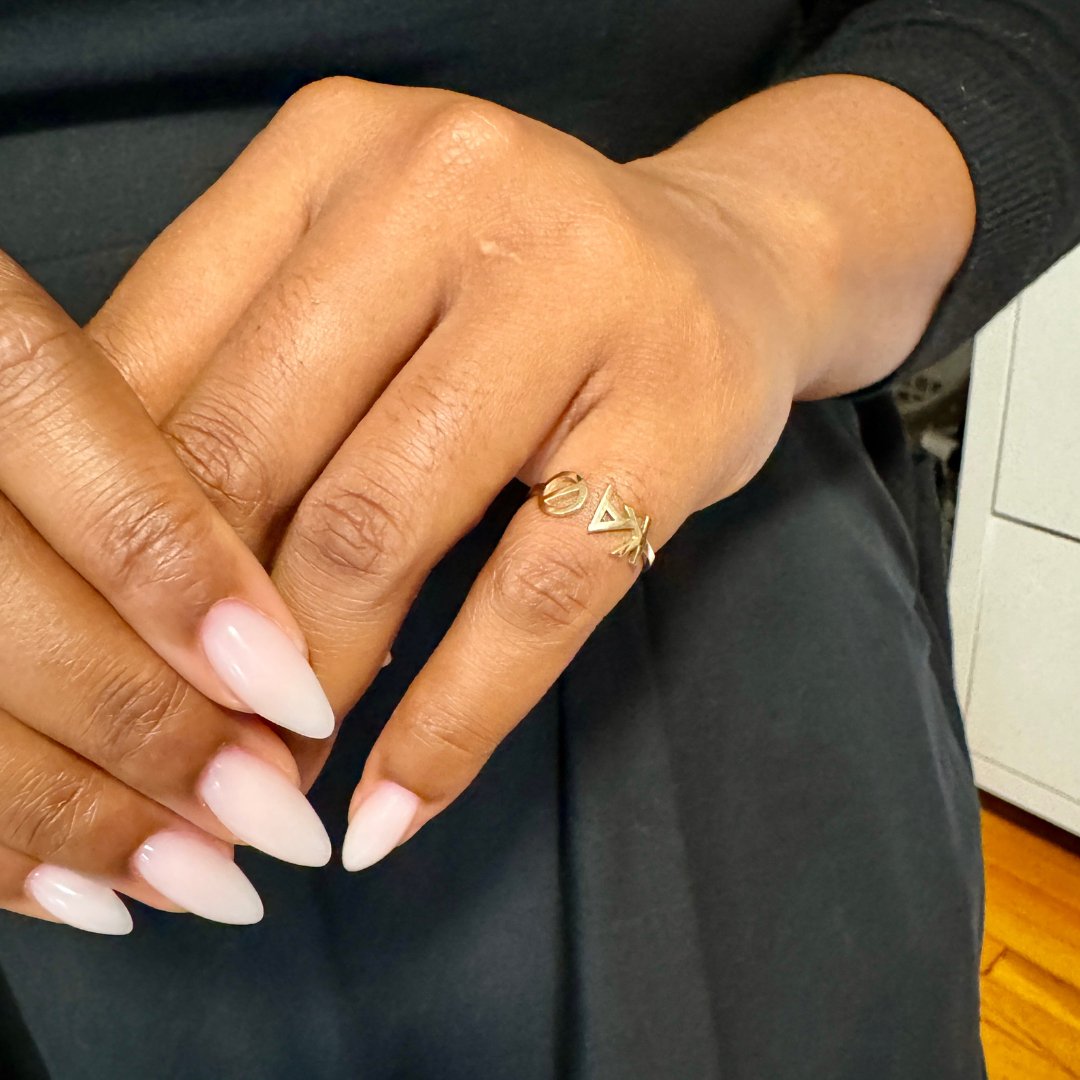 Gold Kappa Alpha Theta sorority ring | mazi +zo sorority jewelry